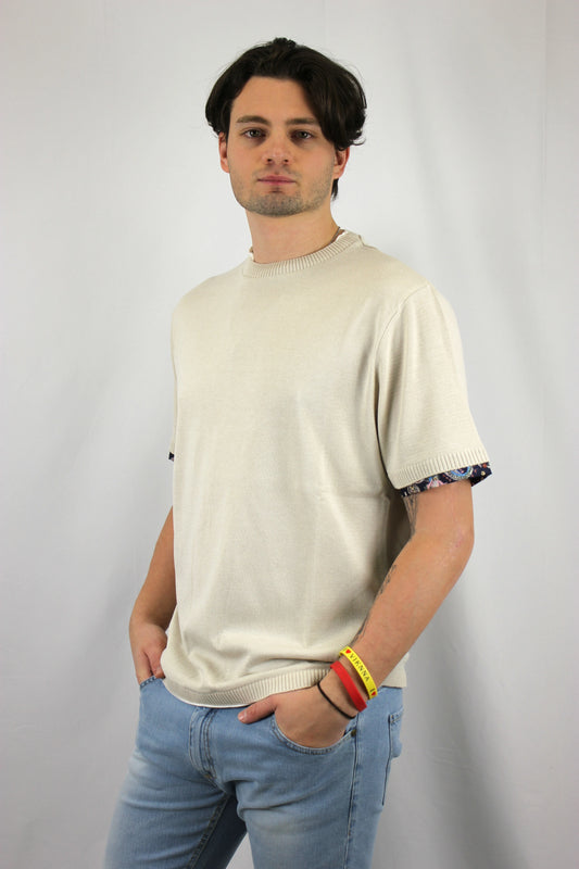 T-Shirt girocollo in maglieria Sabbia con collo taglio vivo e dettagli in tessuto V2 - Seipuntozerostore