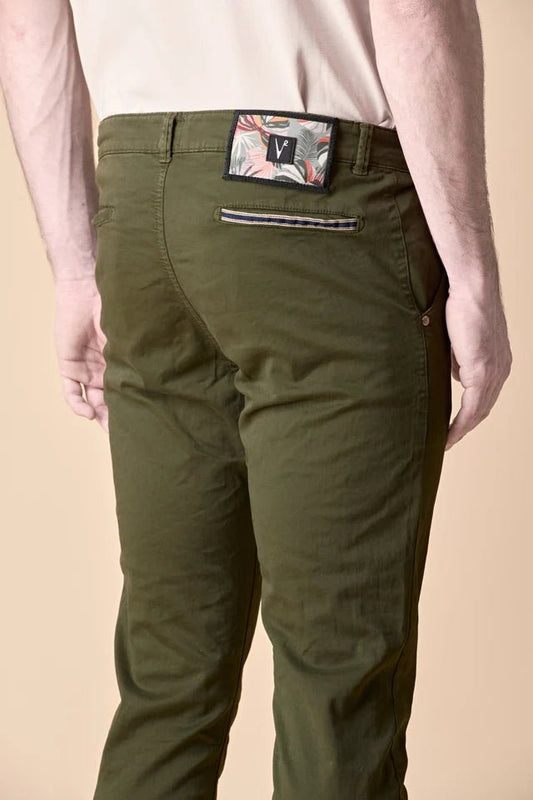Chino in cotone elasticizzato Verde militare con Salpa in tessuto V2 - Seipuntozerostore