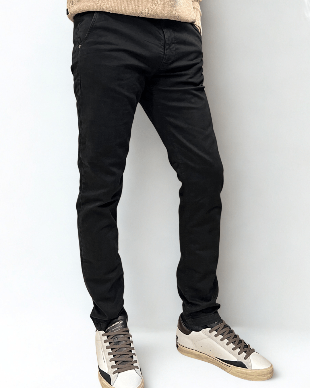 Pantalone nero chino in cotone con salpa in tessuto V2 Brand - Seipuntozerostore