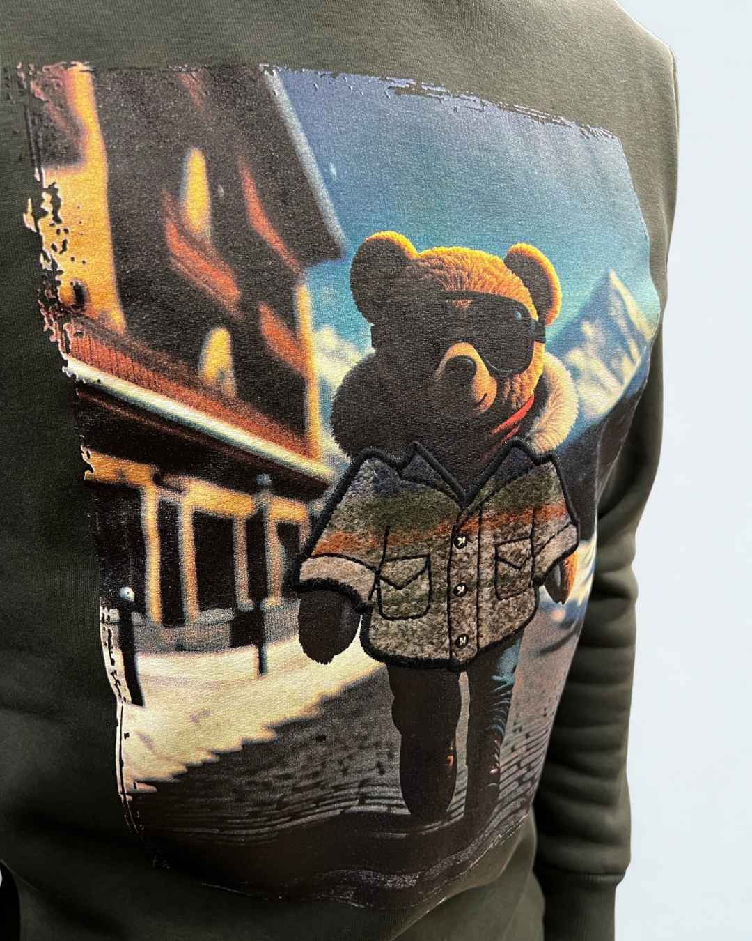 Felpa Girocollo Verde Militare con stampa Teddy e ricamo in tessuto V2 - Seipuntozerostore