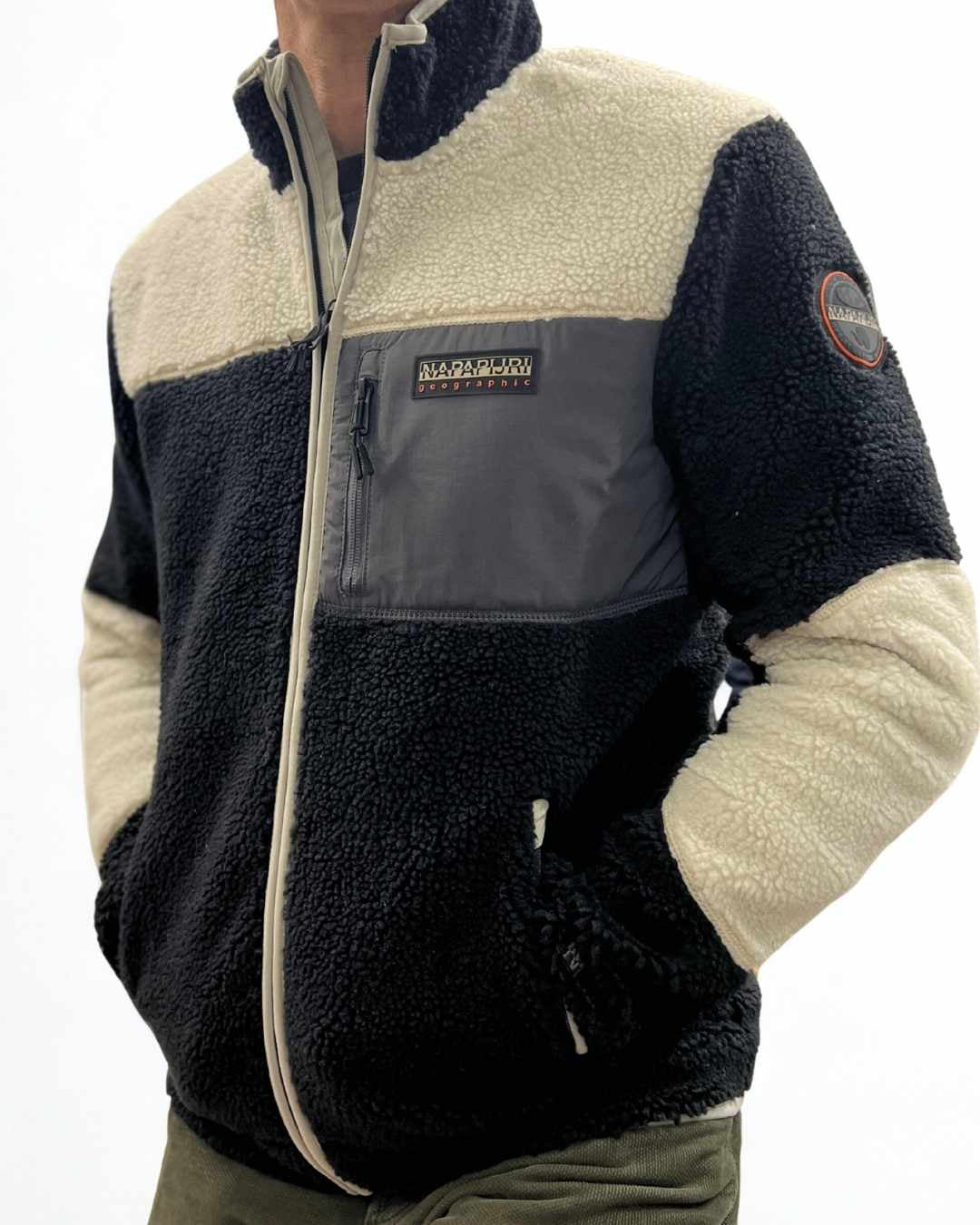 Felpa in Pile senza Cappuccio con Zip Yupik Giacca multicolor nero panna Napapijri - Seipuntozerostore