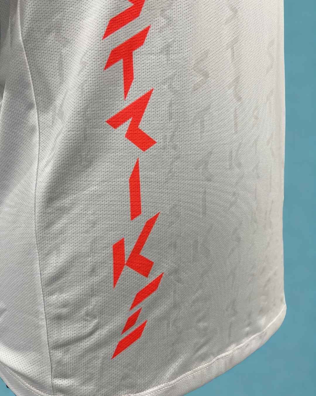 T-shirt Strike Crew Neck Bianco arancio Tee Men - Seipuntozerostore