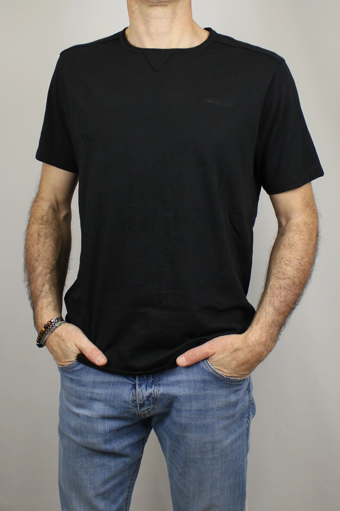 T-shirt paricollo nero Berna - Seipuntozerostore