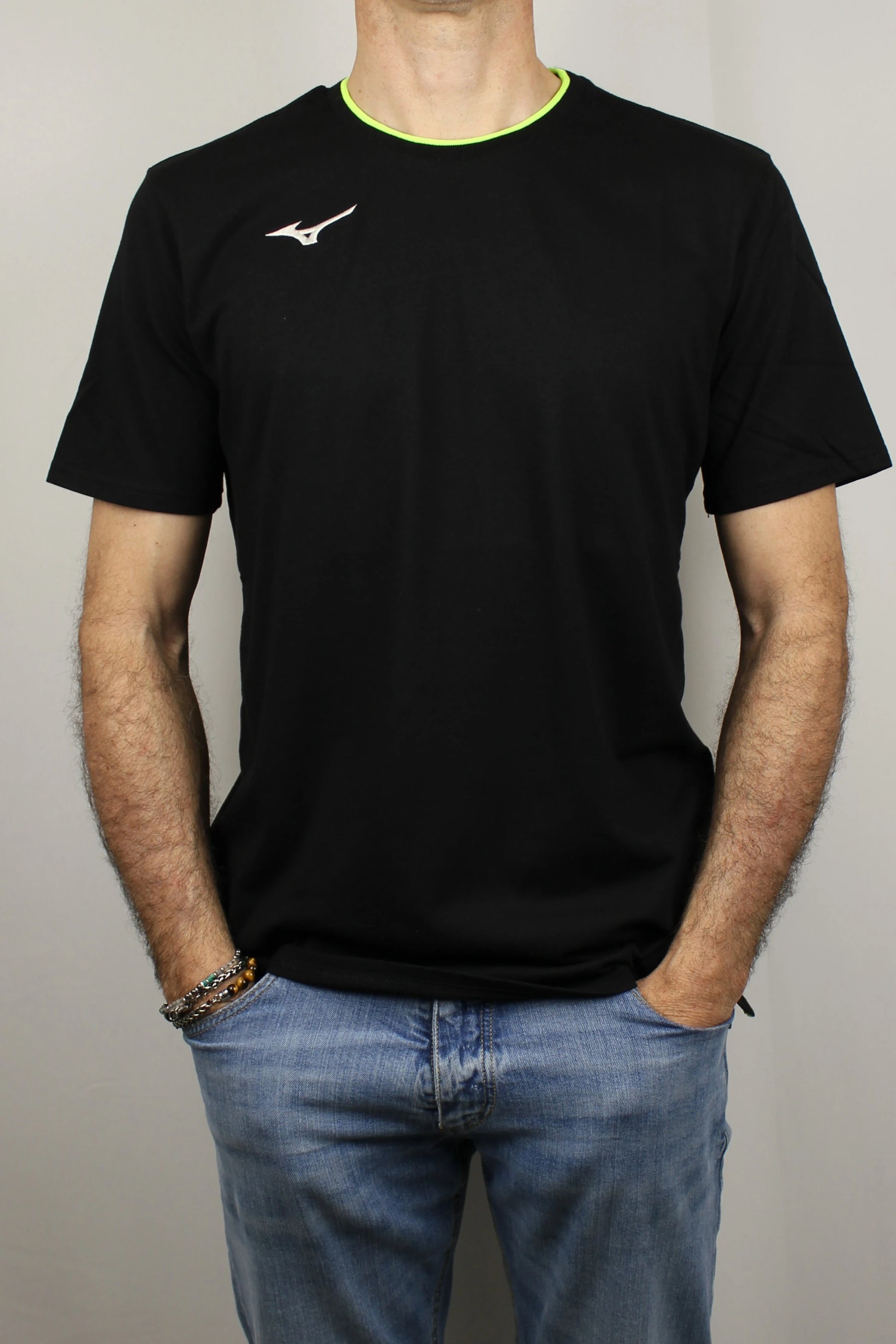 T-shirt nero Mizuno - Seipuntozerostore