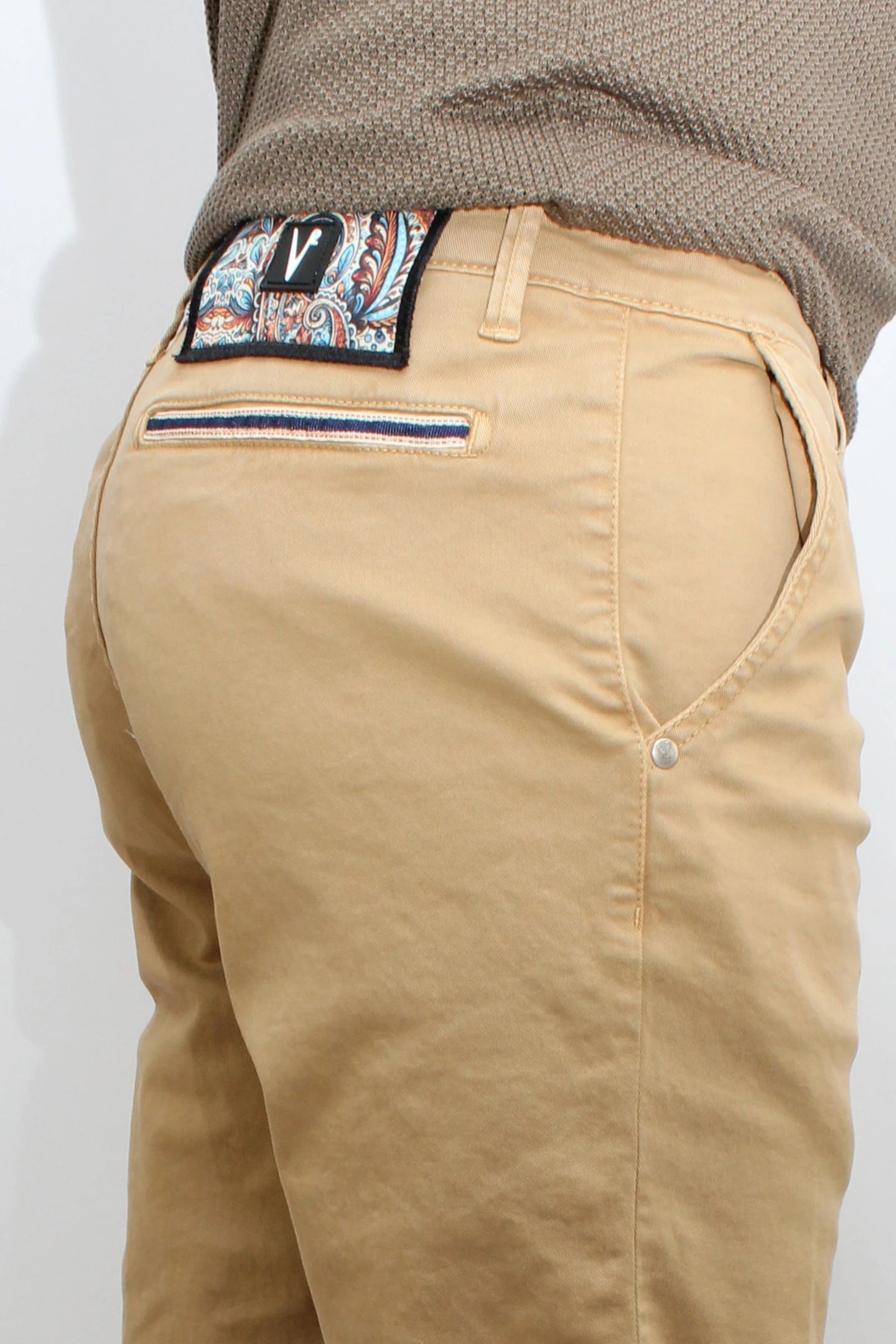 Chino in cotone elasticizzato Biscotto con Salpa in tessuto V2 - Seipuntozerostore