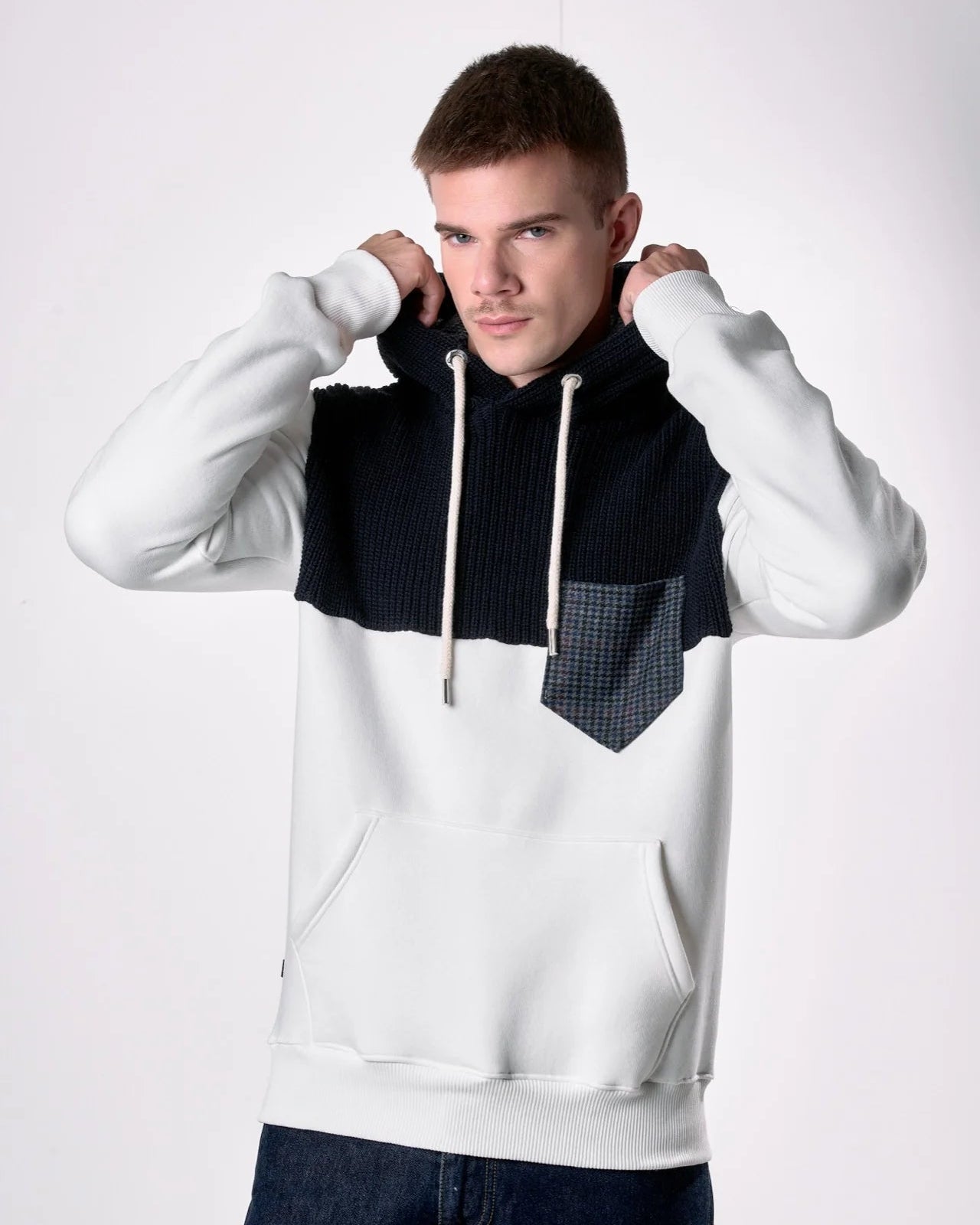 Felpa Cappuccio Bianca con intarsio in maglieria e dettagli in tessuto V2 - Seipuntozerostore