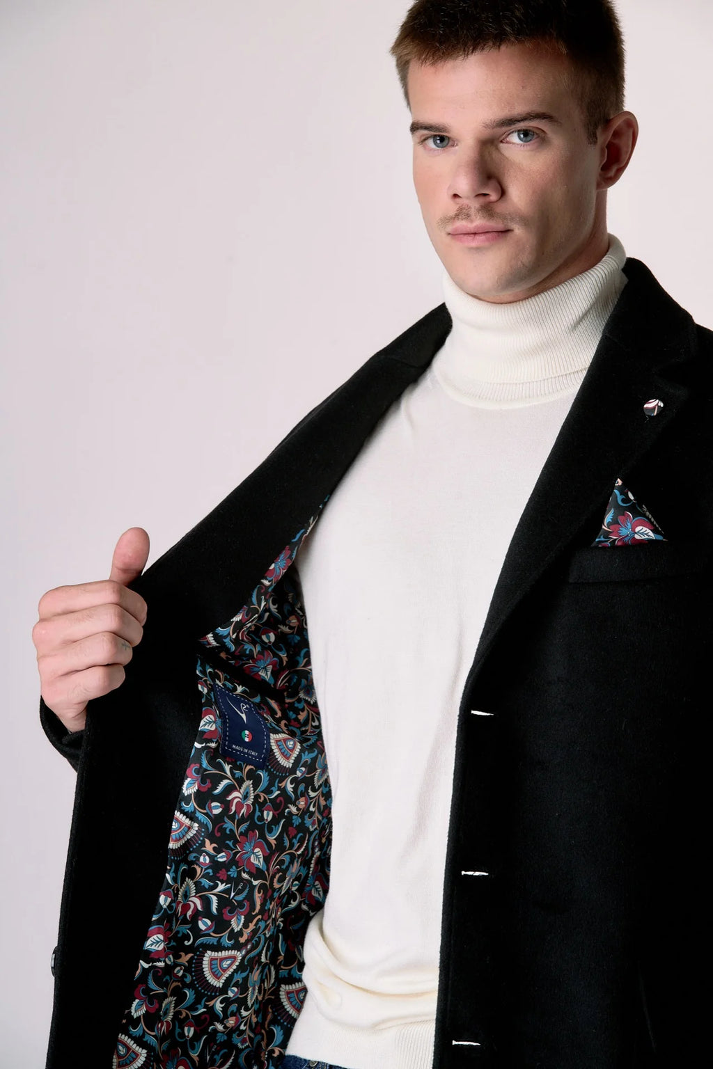 Cappotto Monopetto Sartoriale Nero in lana con pochette e fodera interna in Tessuto V2 - Seipuntozerostore