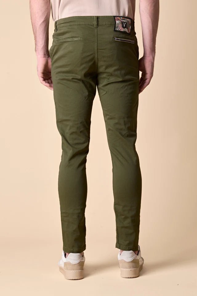 Chino in cotone elasticizzato Verde militare con Salpa in tessuto V2 - Seipuntozerostore