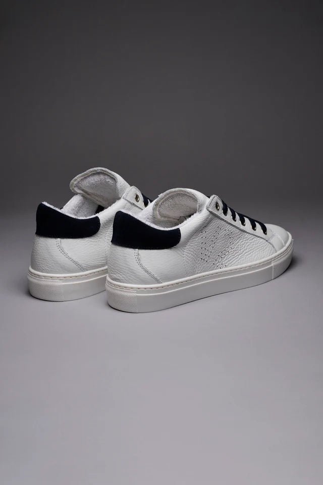 PROMO - 30% NEL CARRELLO Sneakers a suola bassa bianca con retro e lacci blu V2 Brand - Seipuntozerostore