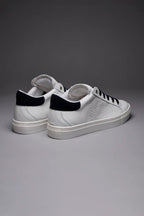 PROMO - 30% NEL CARRELLO Sneakers a suola bassa bianca con retro e lacci blu V2 Brand - Seipuntozerostore